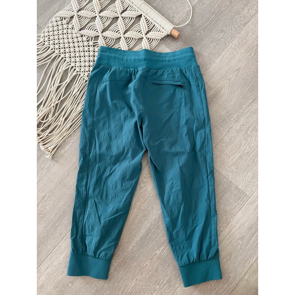 Athleta Trekkie North Crop Jogger Pants 2 Petite Borealis Green Teal Athleisure - Picture 7 of 9